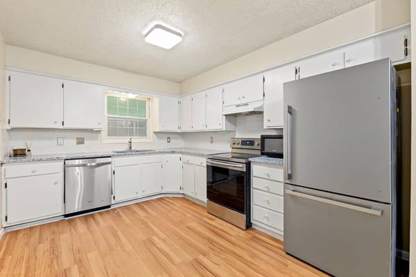 4431 N Auburn St, Bel Aire, KS 67220