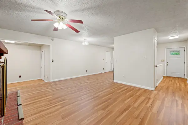 4431 N Auburn St, Bel Aire, KS 67220