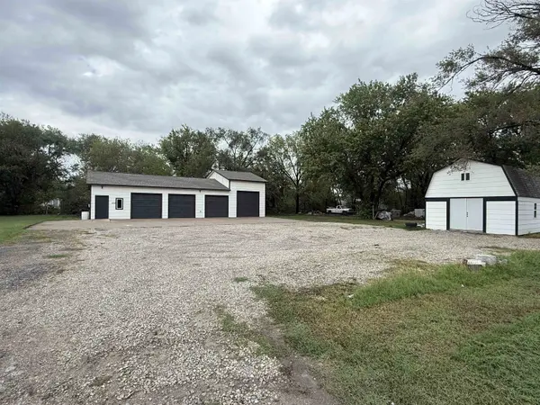 530 W Main St, Valley Center, KS 67147