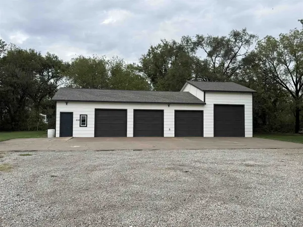 530 W Main St, Valley Center, KS 67147