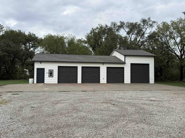 530 W Main St, Valley Center, KS 67147