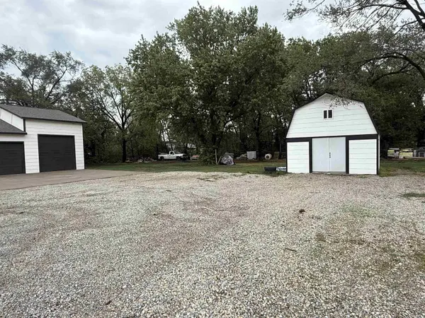 530 W Main St, Valley Center, KS 67147
