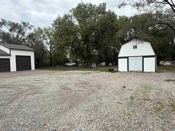 530 W Main St, Valley Center, KS 67147
