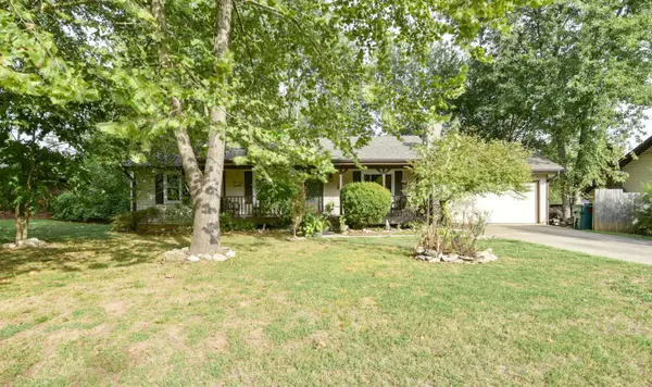 4050 S El Fiesta AVE, Springfield, MO 65807