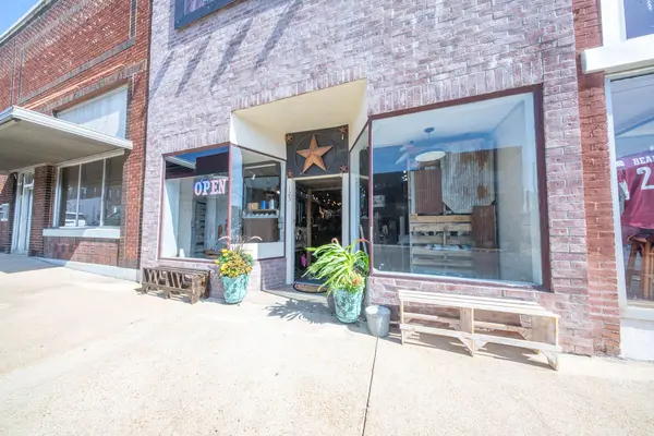 125 E Main ST, Willow Springs, MO 65793