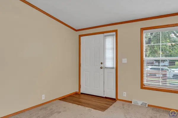 305 SE 44th Pkwy, Topeka, KS 66609