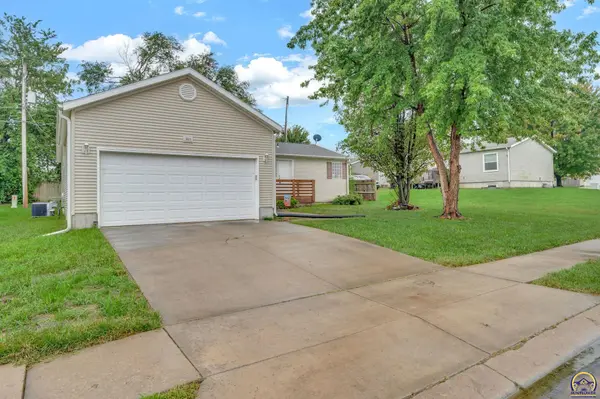 305 SE 44th Pkwy, Topeka, KS 66609