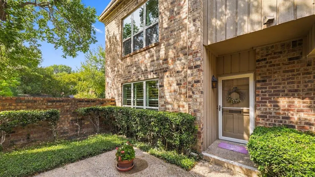 4325 Bellaire Drive S, Fort Worth, TX 76109