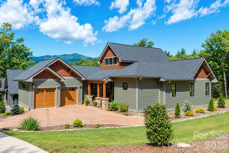 18 Old Lafayette LN, Black Mountain, NC 28711
