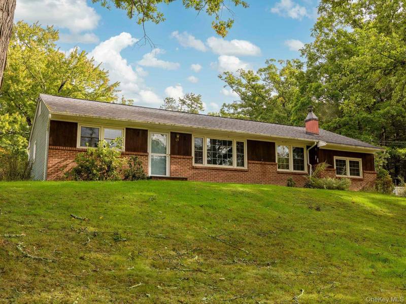 5 Van De Bogart RD, Woodstock, NY 12498