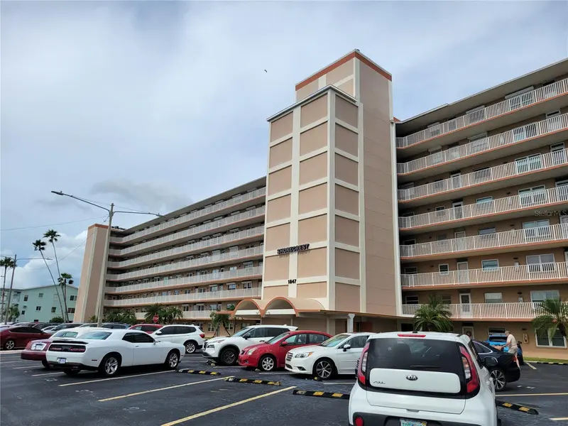 1847 SHORE DR S #204, South Pasadena, FL 33707