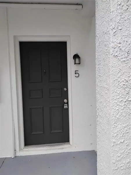116 SW JEFFERSON CIR #5, St Petersburg, FL 33703