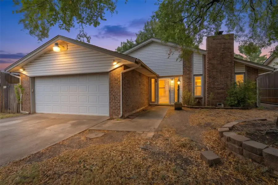 10445 Dover DR, Yukon, OK 73099