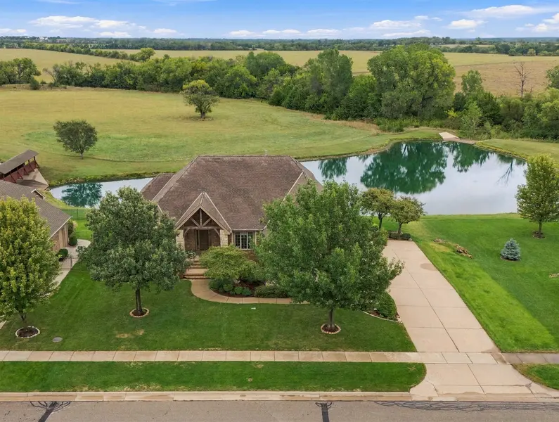 1202 Rolling Hills Dr, Augusta, KS 67010