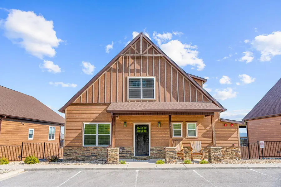 141 Pioneer Peak RD, Kimberling City, MO 65686