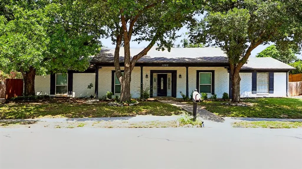 1503 Woodvine Drive, Euless, TX 76040