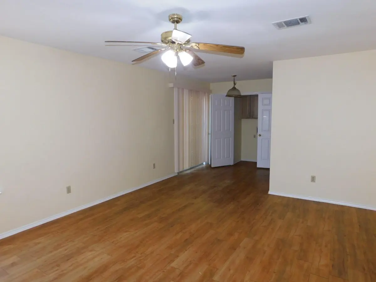 2211 KATY LN #D, Georgetown, TX 78626