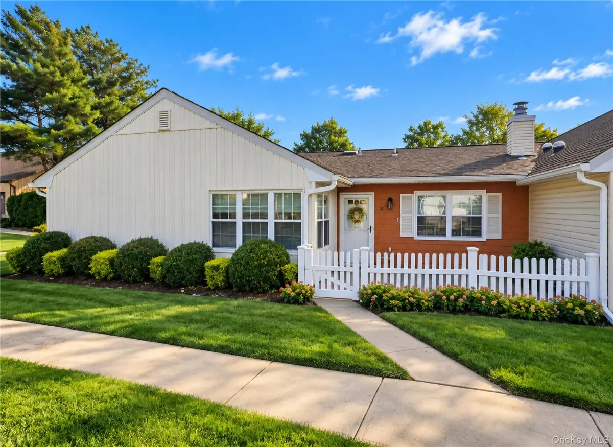 36 Revere DR, Sayville, NY 11782