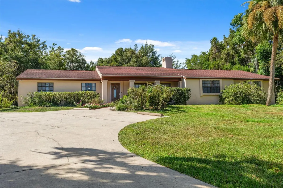 8943 SILVER LAKE DR, Leesburg, FL 34788