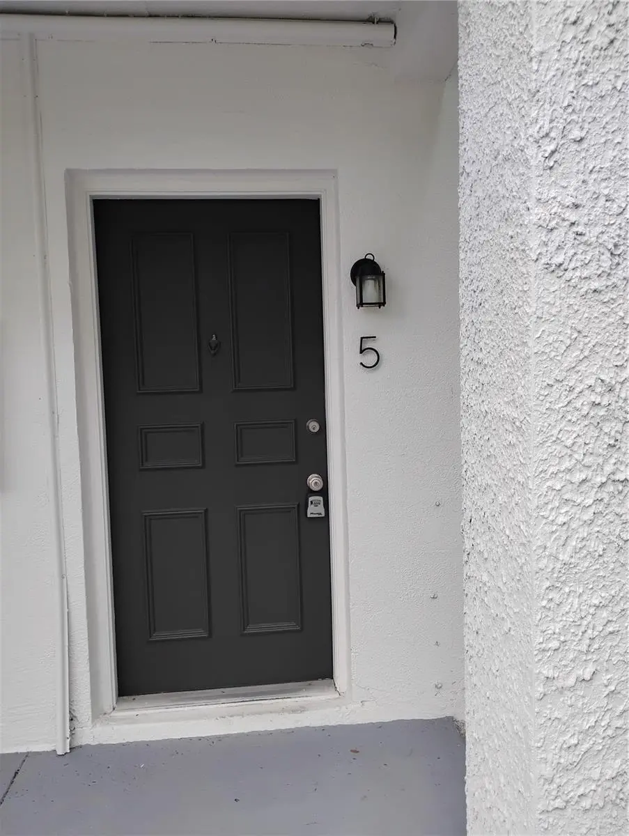 116 SW JEFFERSON CIR #5, St Petersburg, FL 33703