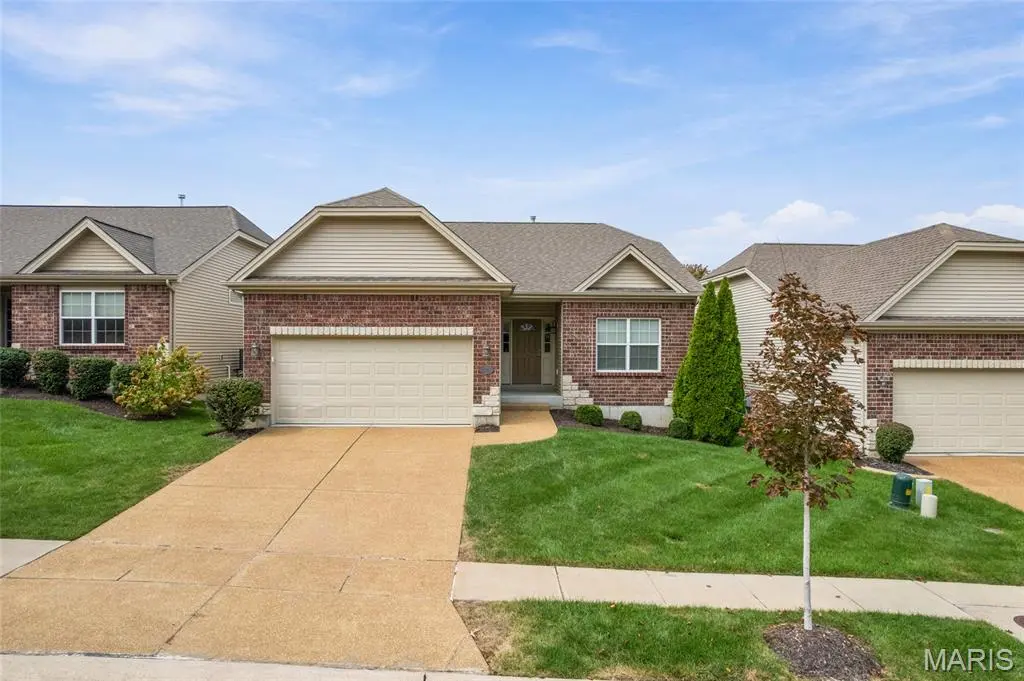 1247 Emerald Gardens DR, St Peters, MO 63376