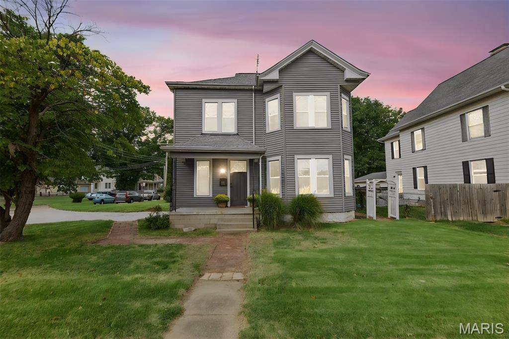 3010 College AVE, Alton, IL 62002