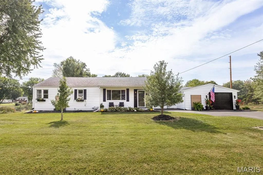 211 3rd ST, Collinsville, IL 62234