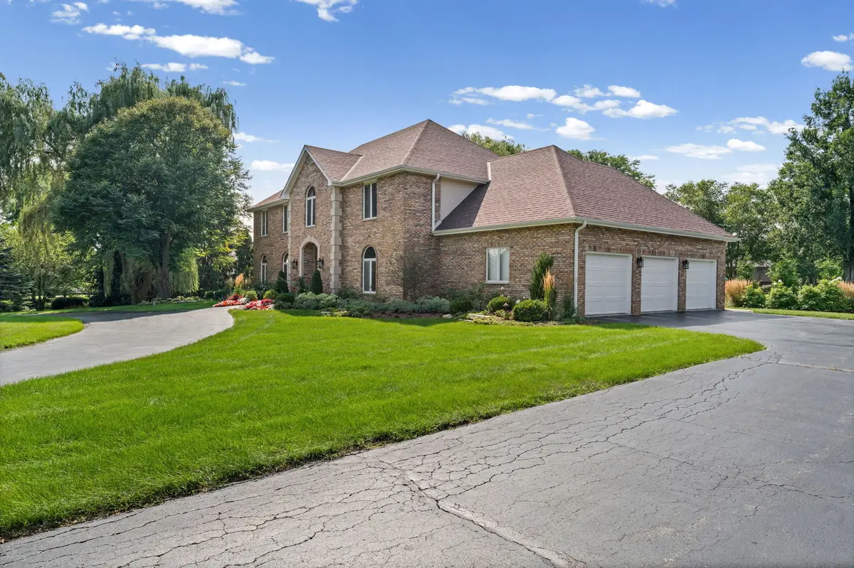 5657 Oakwood CIR, Long Grove, IL 60047