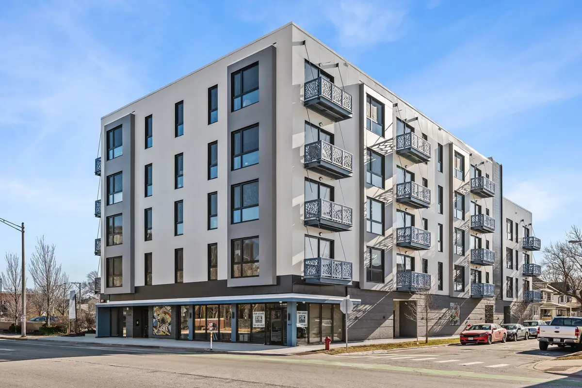839 Madison ST #302, Oak Park, IL 60302