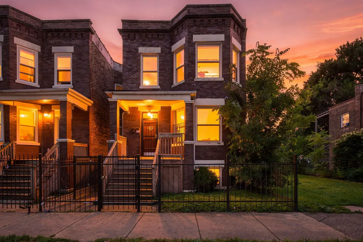 4833 W GLADYS AVE, Chicago, IL 60644