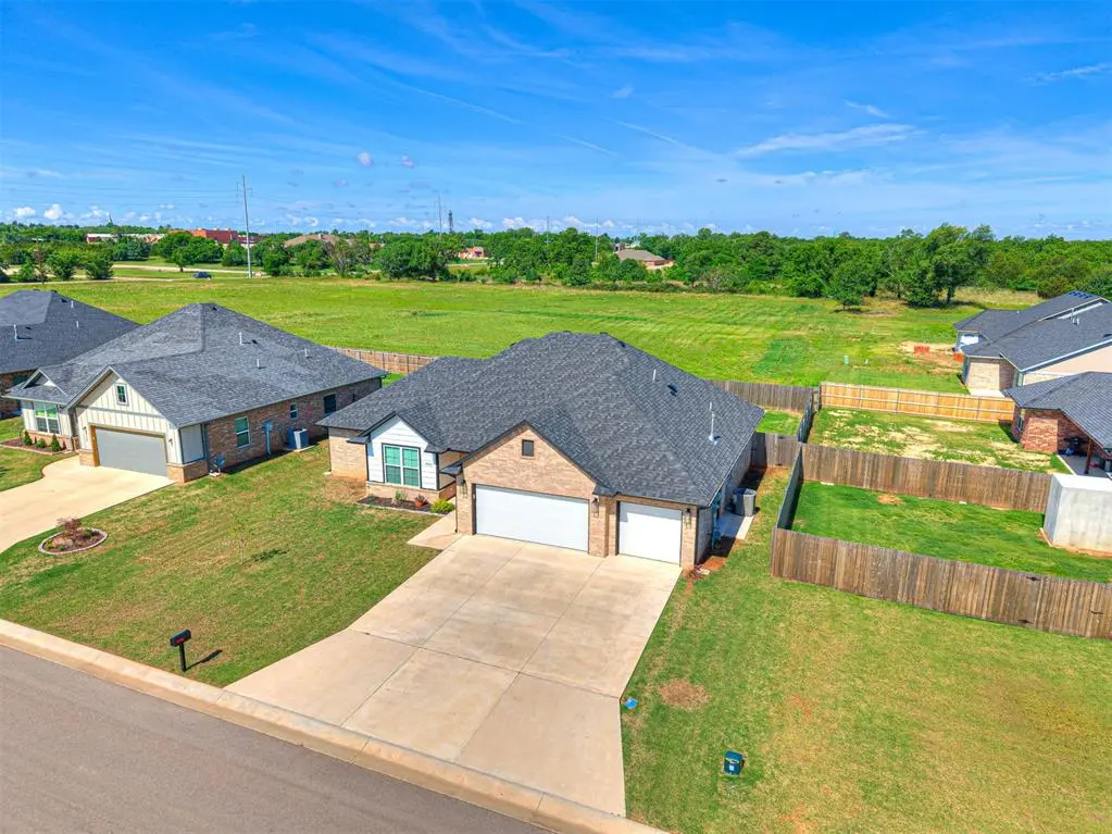 4526 Red Bird RD, Shawnee, OK 74804