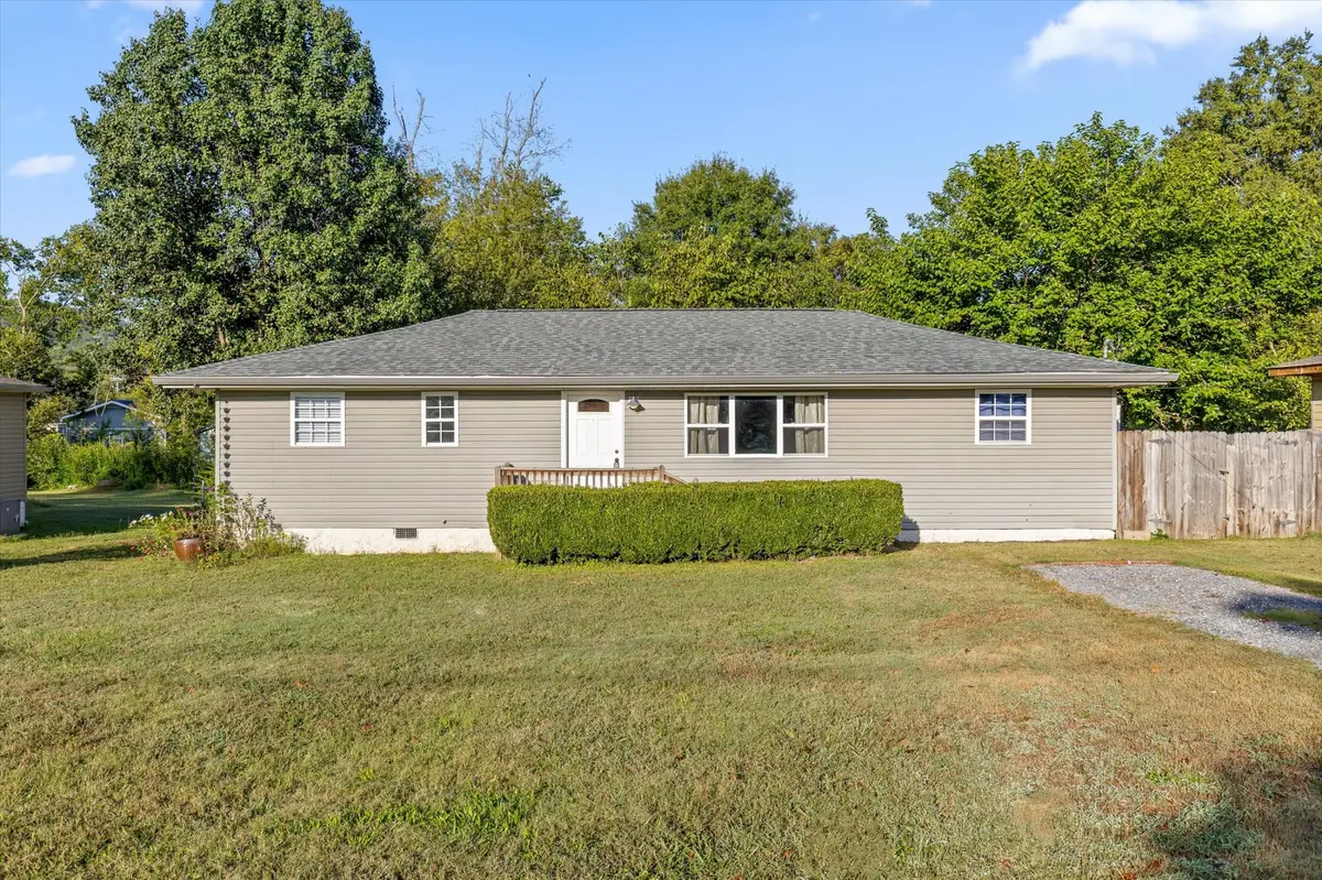 1321 Raydine Ln, Rossville, GA 30741