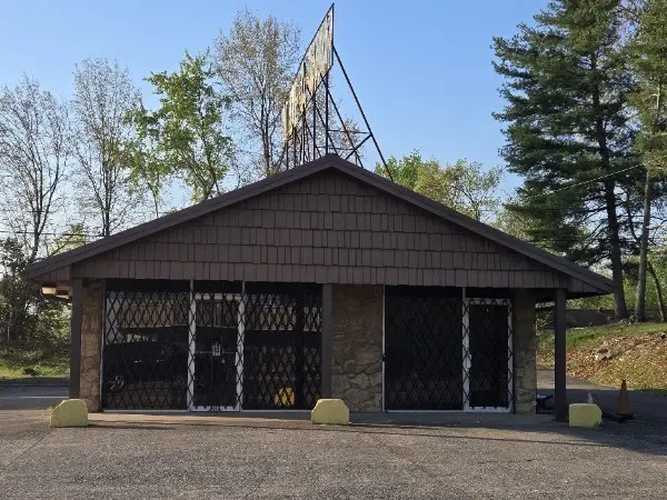 4 Lealand Dr, Clarksville, TN 37042