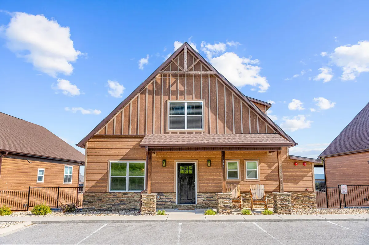 141 Pioneer Peak Road, Kimberling City, MO 65686