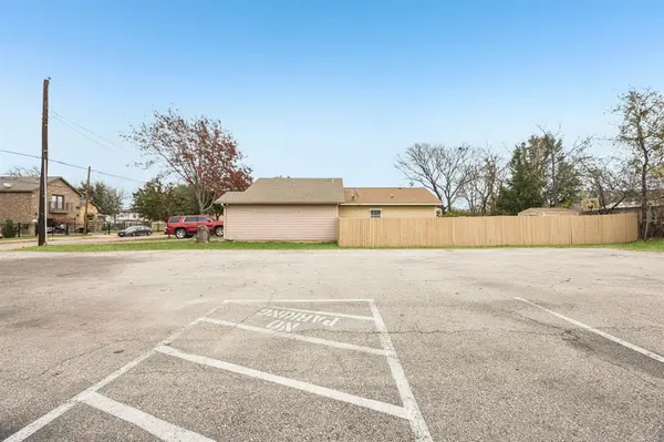 1734 Nomas Street, Dallas, TX 75212