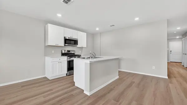 2213 BAKERSFIELD Drive, Fort Worth, TX 76036