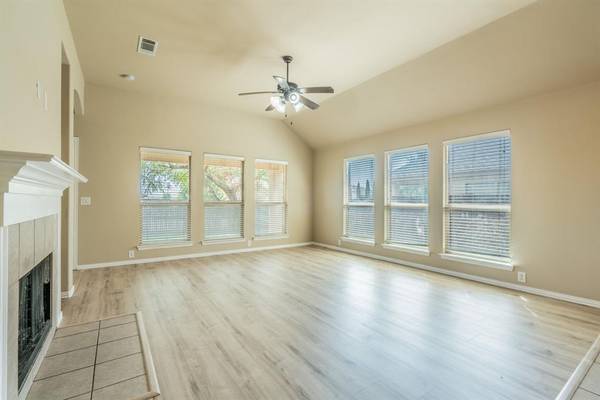 712 Cheryl Street, Crowley, TX 76036