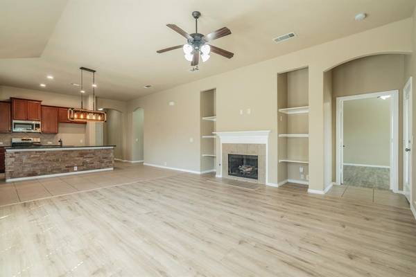 712 Cheryl Street, Crowley, TX 76036