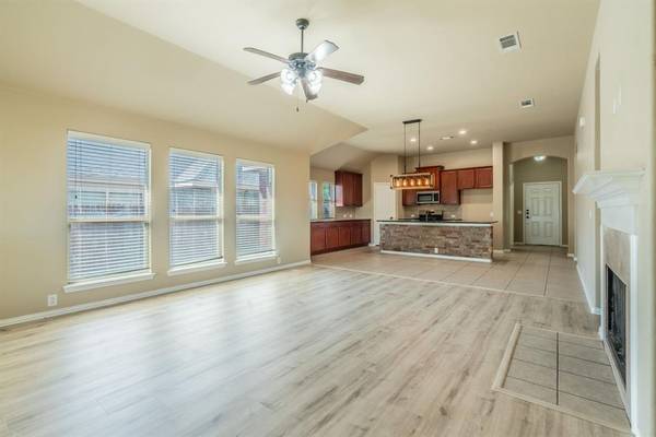 712 Cheryl Street, Crowley, TX 76036