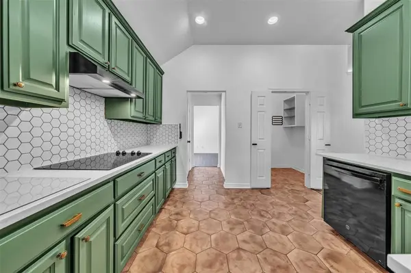 4533 Summerbrook Circle, Fort Worth, TX 76137