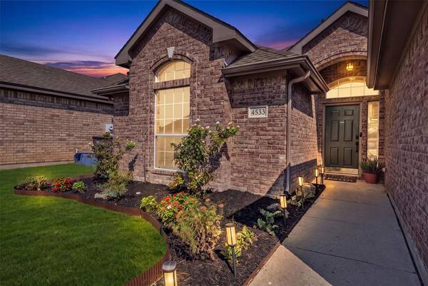 4533 Summerbrook Circle, Fort Worth, TX 76137