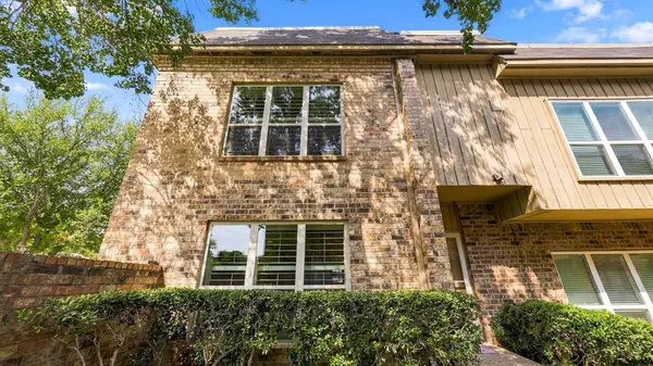 4325 Bellaire Drive S, Fort Worth, TX 76109