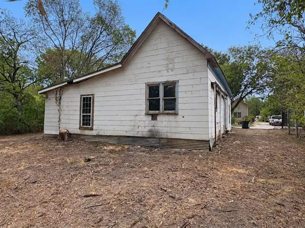 808 W 11th Avenue, Corsicana, TX 75110