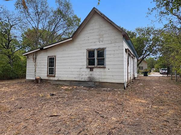 808 W 11th Avenue, Corsicana, TX 75110