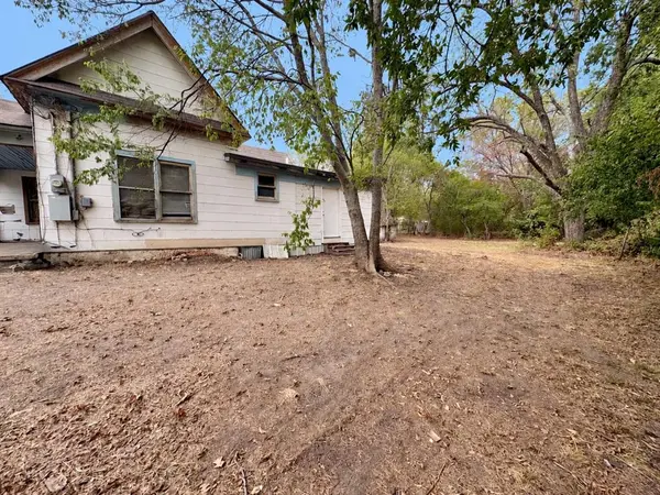 808 W 11th Avenue, Corsicana, TX 75110