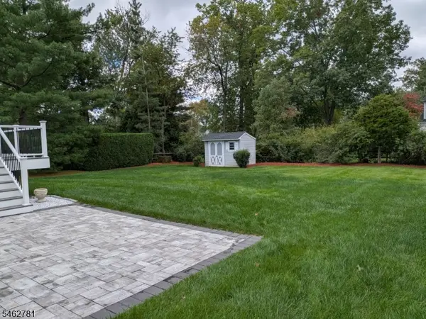 317 Old Tote Rd, Mountainside Boro, NJ 07092