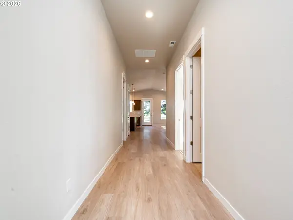 3244 NIGHTINGALE DR, Woodburn, OR 97071