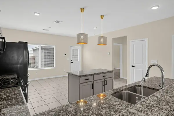 204 Timber Brook DR, Hutto, TX 78634