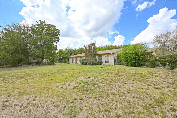 1629 Us-183 ST, Lockhart, TX 78644