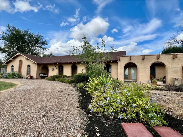 2079 County Road 226, Giddings, TX 78942